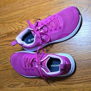 Bronax Wide Toe Box Sneakers